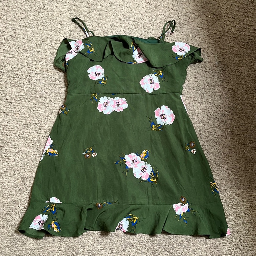 green ROWA dress with flowers💐